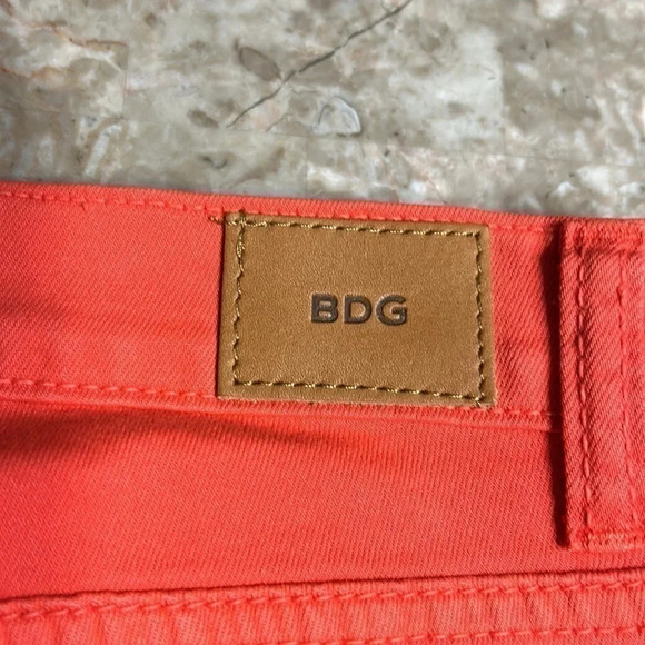 BDG Urban Outfitter red jeans mid rise twig  ankle 26W. 29L - Picture 8 of 9